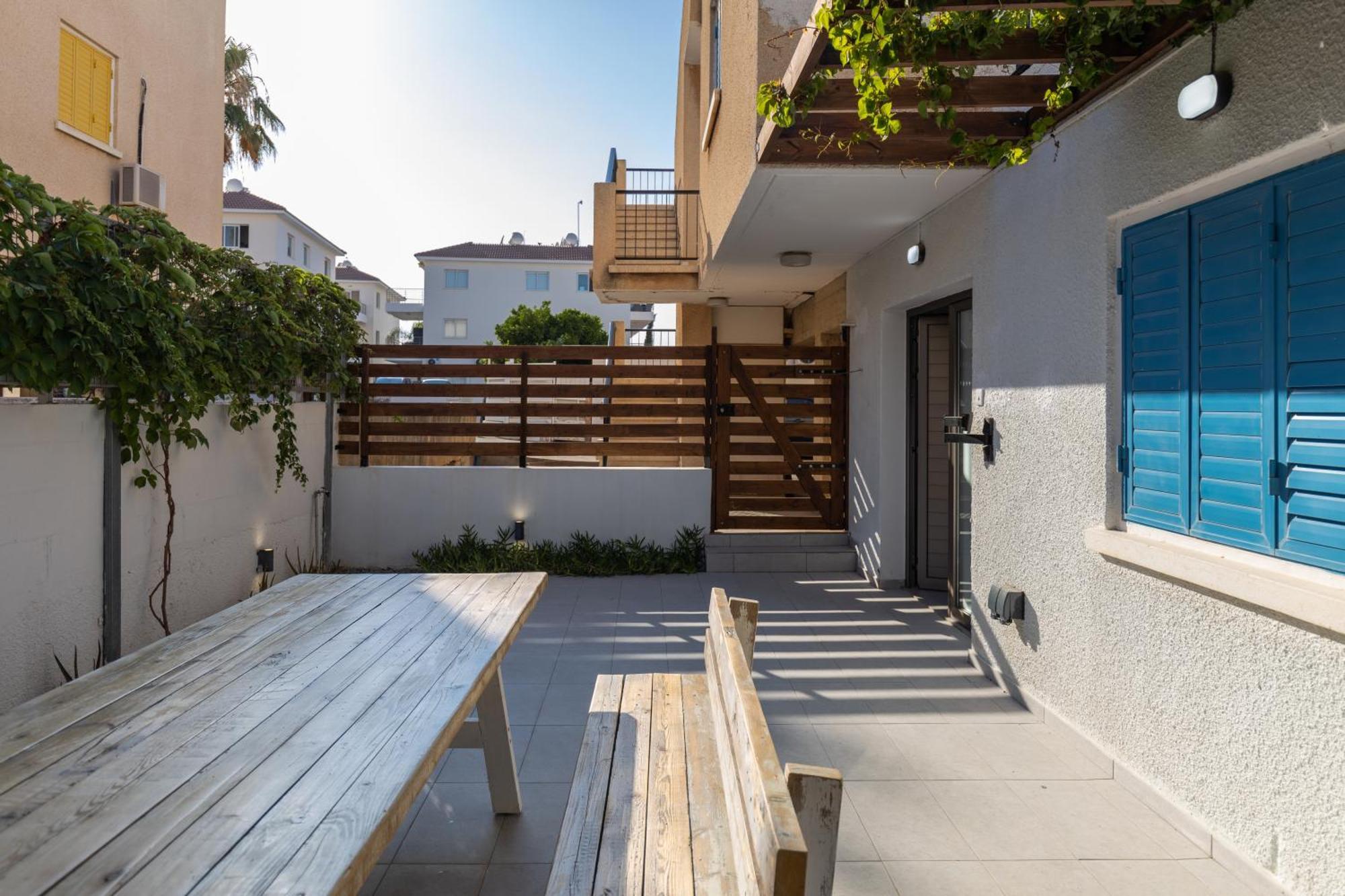 Kapparis Flat 22 *